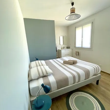 Holiday home Maison Renovee En Centre-ville, A 5 Min Des Plages
