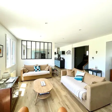 Holiday home Maison Renovee En Centre-ville, A 5 Min Des Plages Beaussais Sur Mer