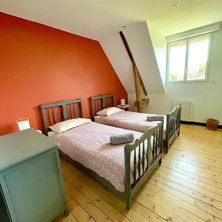 Holiday home Maison Renovee En Centre-ville, A 5 Min Des Plages
